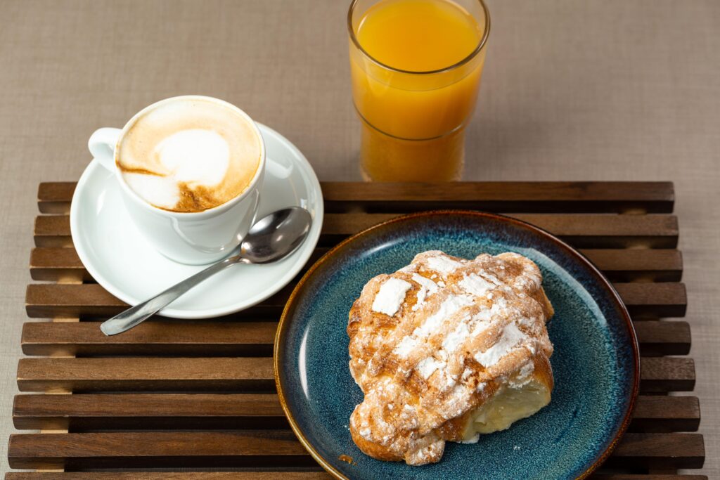 Colazione all'italiana pasticceria Torta della nonna