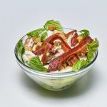 insalatona Caesar salad con pollo e bacon